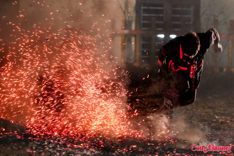 Với những giá trị lịch sử, văn hóa và khoa học của di sản, Bộ trưởng Bộ Văn hóa, Thể thao và Du lịch đã quyết định đưa lễ hội nhảy lửa của người Pà Thẻn vào Danh mục di sản văn hóa phi vật thể quốc gia nhằm bảo tồn và phát huy một lễ hội độc đáo, mang đậm bản sắc văn hóa tộc người và thu hút được đông đảo cộng đồng tham gia.