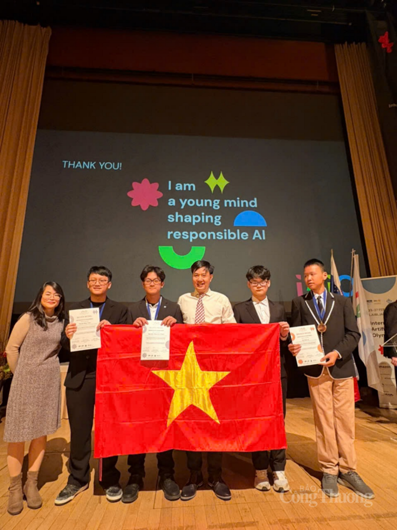 Đoàn Việt Nam tại Lễ trao giải cuộc thi.