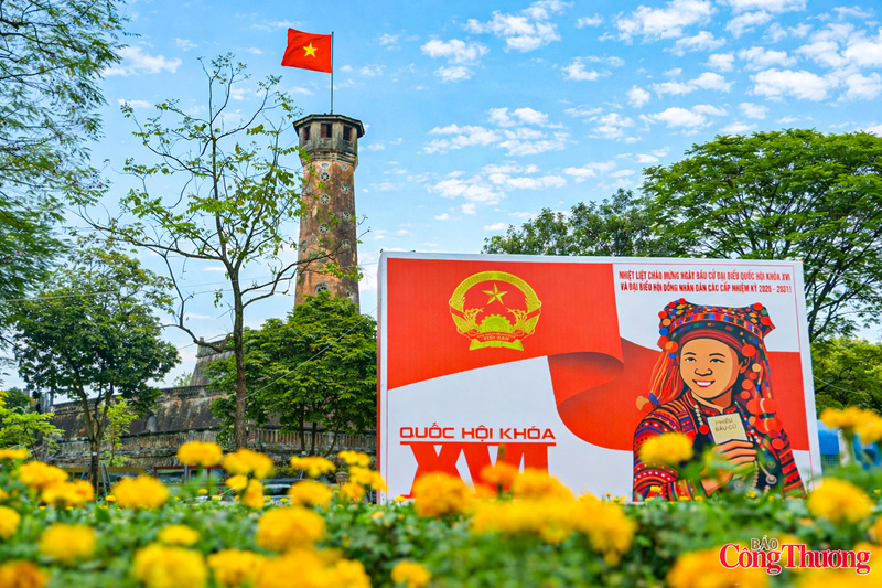 Những ngày đầu tháng 3, không khí hướng về ngày toàn dân đi bầu cử 15/3 lan tỏa khắp các tuyến phố, khu dân cư và điểm công cộng trên địa bàn Hà Nội.