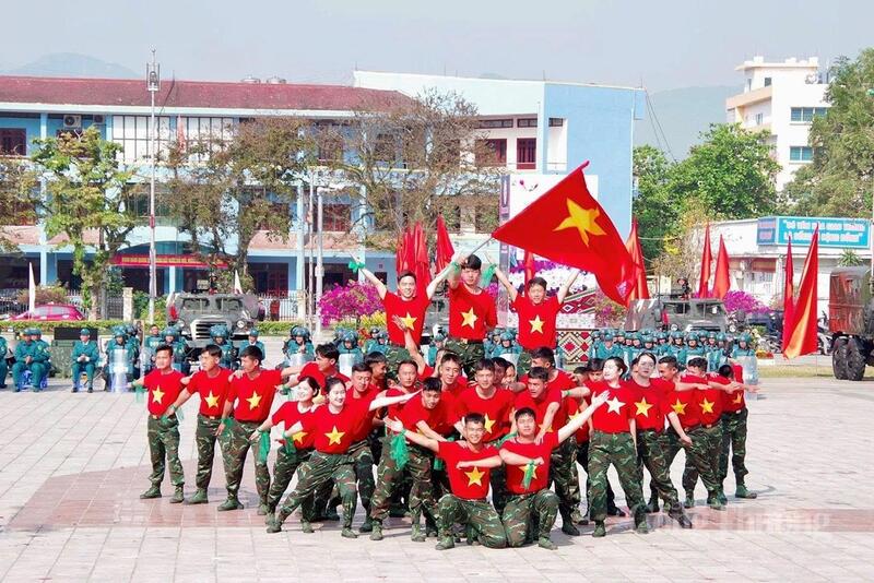 Bộ CHQS tỉnh Điện Biên đã tổ chức Lễ ra quân huấn luyện năm 2026 gắn với phát động thi đua cao điểm, thể hiện rõ tinh thần sẵn sàng nhận và hoàn thành mọi nhiệm vụ. Ảnh: Thủy Lan