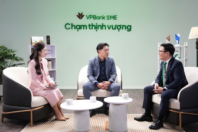 Ông Lê Hoài Ân - Chuyên gia tài chính - Founder IFSS (giữa) chia sẻ những điểm nghẽn của doanh nghiệp trong việc thanh toán số