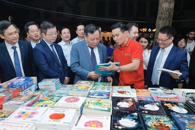 Giải thưởng Sách Quốc gia là sự kiện văn hóa có uy tín, góp phần phát hiện, tôn vinh các tác phẩm có giá trị nổi bật về tư tưởng, học thuật, khoa học và thẩm mỹ. Ảnh: TTXVN