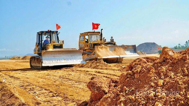 Thi công Dự án đường bộ cao tốc Quy Nhơn - Pleiku. Ảnh: Hiền Mai