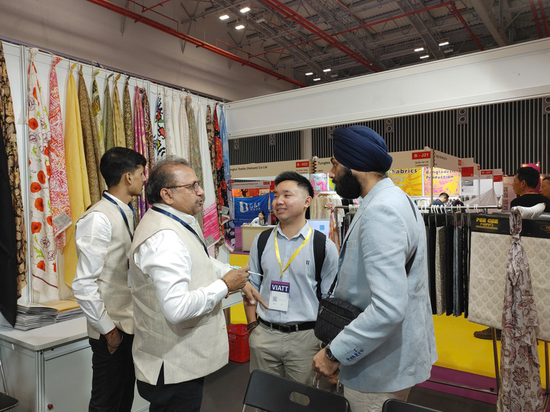 Xúc tiến thương mại được triển khai xuyên kỳ nghỉ, phản ánh tư duy chủ động tìm thị trường cho hàng Việt trong năm xuất nhập khẩu nhiều thách thức. Ảnh: Minh Anh