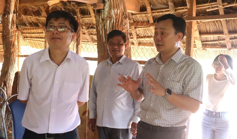 Phó Chủ tịch HĐND tỉnh Nguyễn Thế Hải lưu ý các địa phương cần tiếp tục đẩy mạnh tuyên truyền, phát huy vai trò già làng, trưởng thôn, đảng viên trong vận động nhân dân tham gia bỏ phiếu đông đủ. Ảnh: Đắc Vinh