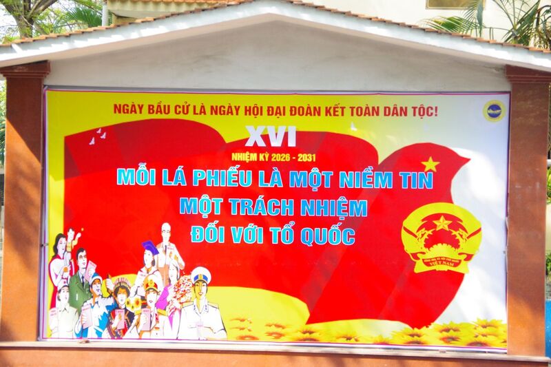 Nội dung tuyên truyền tập trung trang trí những khu vực sinh hoạt chung của Lữ đoàn.