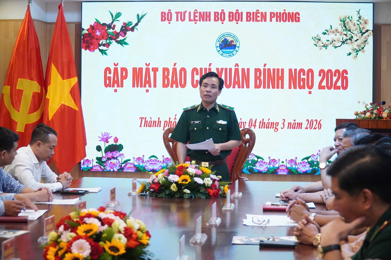 Thiếu tướng Vũ Quốc Ân, Phó Chính ủy Bộ đội Biên phòng phát biểu tại buổi gặp mặt.