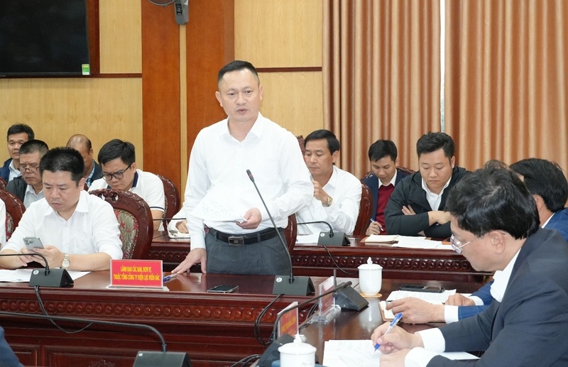 Ông Hoàng Hải, Bí thư Đảng ủy, Giám đốc Công ty Điện lực Thanh Hóa phát biểu tại buổi làm việc. Ảnh: Hùng Mạnh