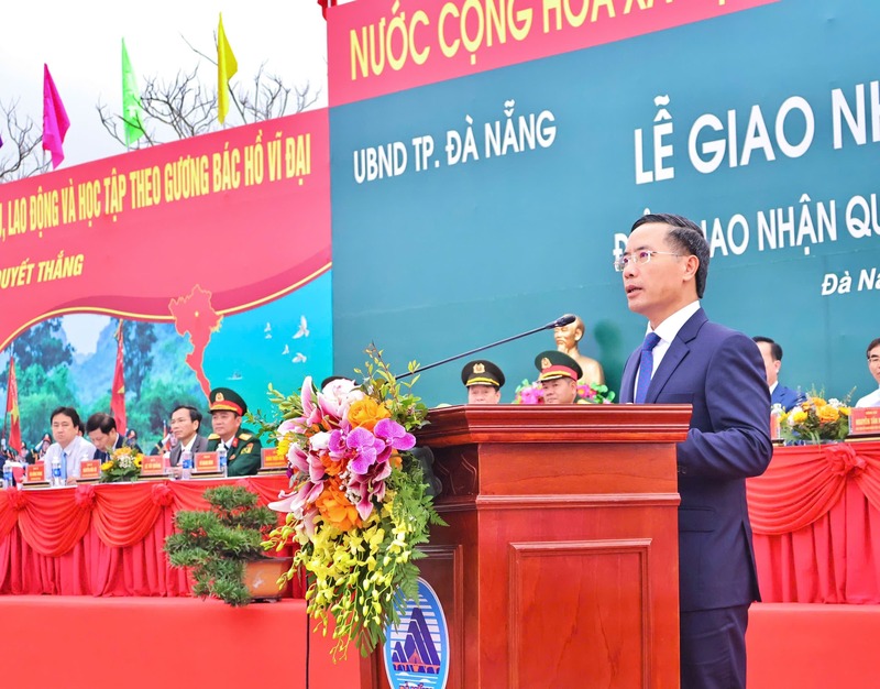 Ông Phạm Đức Ấn - Chủ tịch UBND TP. Đà Nẵng kiêm Chủ tịch Hội đồng nghĩa vụ quân sự TP. Đà Nẵng phát biểu tại ngày hội tòng quân. Ảnh: Diễm Phúc