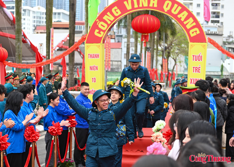 Bí thư Thành ủy Hà Nội tiễn tân binh lên đường nhập ngũ - 13