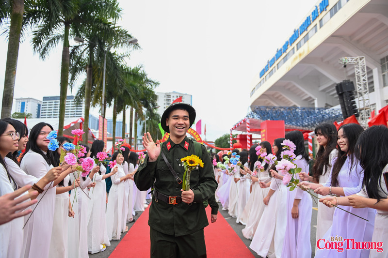 Bí thư Thành ủy Hà Nội tiễn tân binh lên đường nhập ngũ - 14
