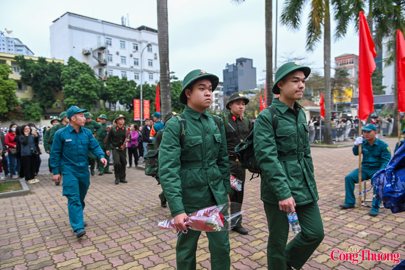 Sáng 4/3, lãnh đạo TP. Hà Nội đã dự lễ giao nhận quân năm 2026 và động viên 4.700 tân binh lên đường thực hiện nghĩa vụ quân sự, công an nhân dân.