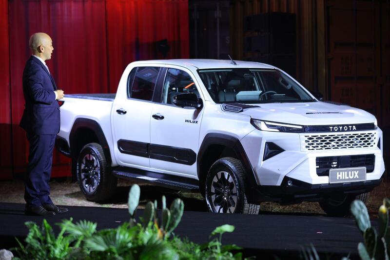 Hilux hoàn toàn mới.