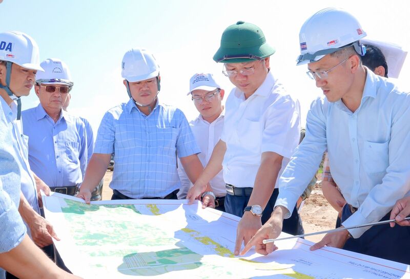 Dự án Đường Hoàng Sa - Dốc Sỏi có ý nghĩa đặc biệt quan trọng trong hoàn thiện hệ thống hạ tầng giao thông, tạo động lực thúc đẩy phát triển kinh tế - xã hội của tỉnh trong giai đoạn tới. Ảnh: Tuệ Lâm