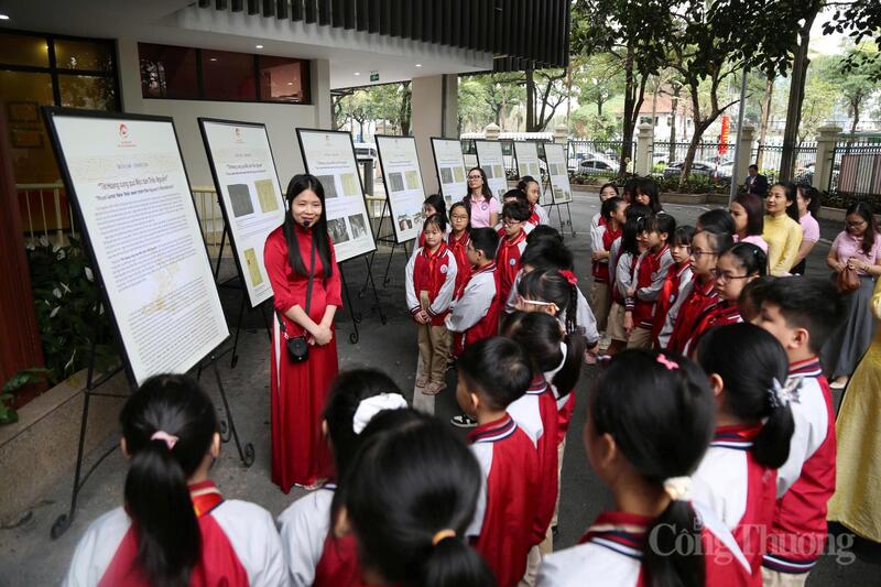 Ngành lưu trữ được xác định phải đóng góp thiết thực vào phát triển văn hóa, nâng cao thụ hưởng văn hóa của Nhân dân.