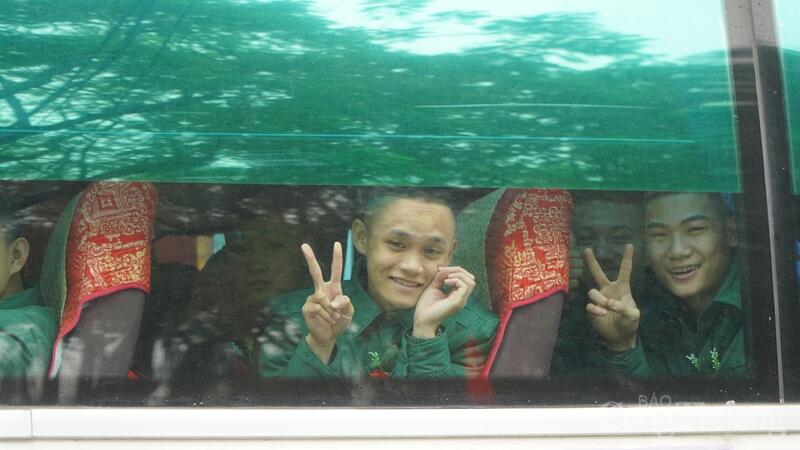 Các tân binh háo hức bước vào chặng đường mới trong môi trường quân ngũ.