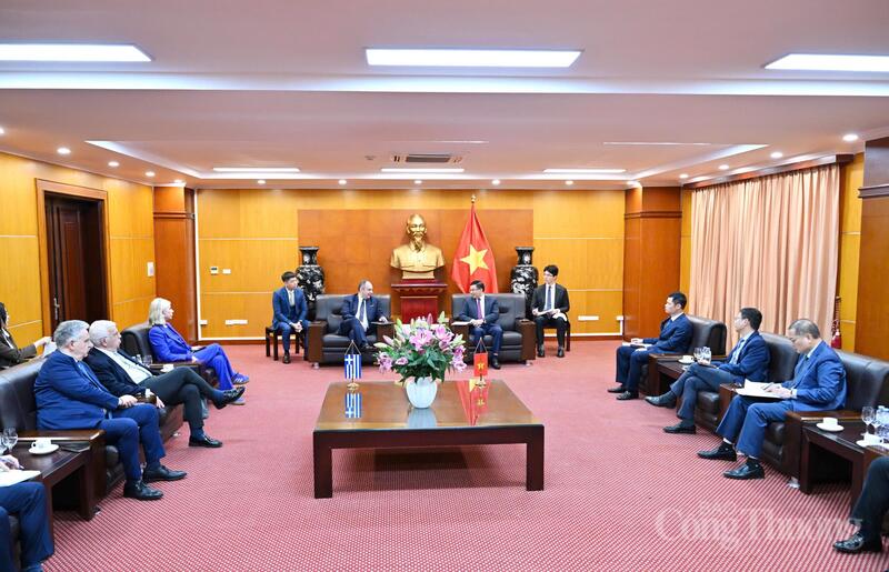 Tại buổi làm việc, hai bên trao đổi về việc mở cửa thị trường cho hàng nông sản, thực phẩm của nhau; tăng cường hợp tác vận tải biển.