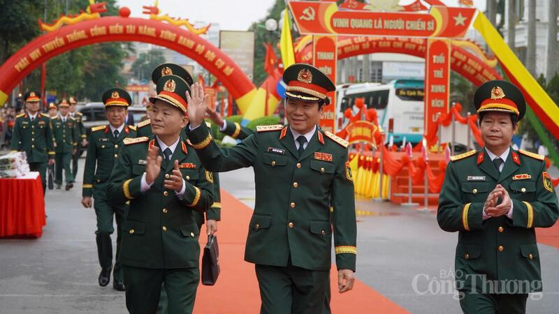 Chùm ảnh: Khoảnh khắc xúc động, tự hào trước giờ nhập ngũ - 7