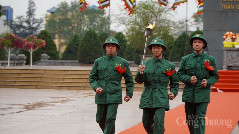 Nghi lễ rước đuốc.