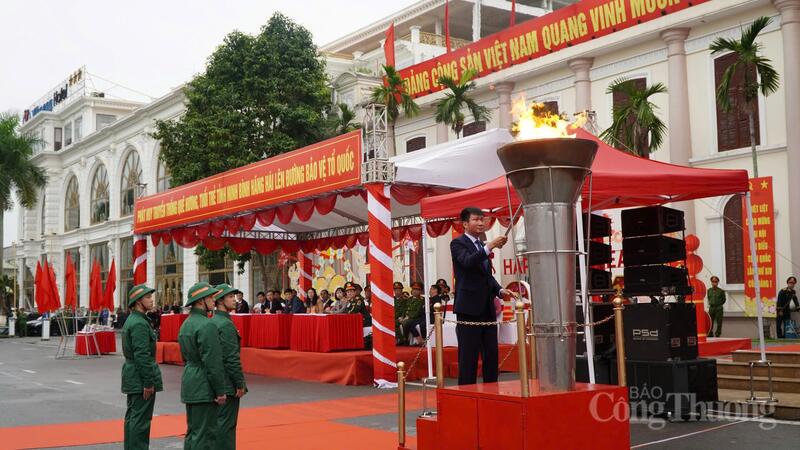 Chùm ảnh: Khoảnh khắc xúc động, tự hào trước giờ nhập ngũ - 14