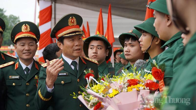 Chùm ảnh: Khoảnh khắc xúc động, tự hào trước giờ nhập ngũ - 21