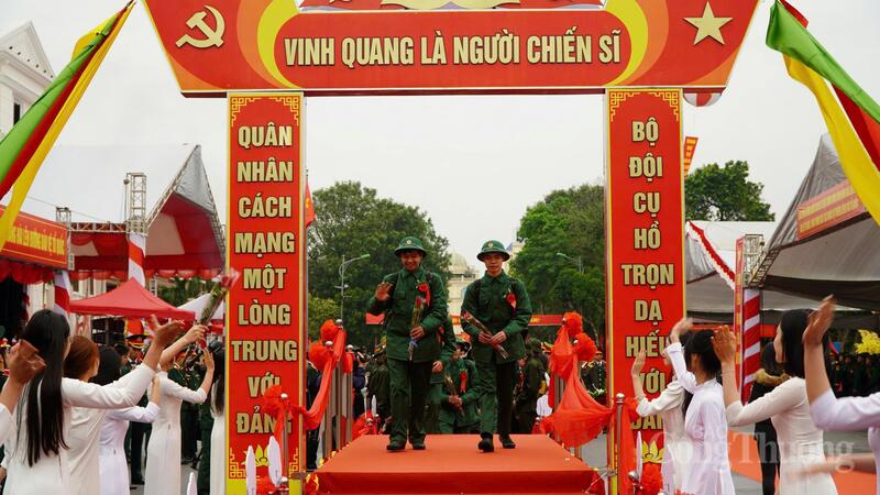 Chùm ảnh: Khoảnh khắc xúc động, tự hào trước giờ nhập ngũ - 25