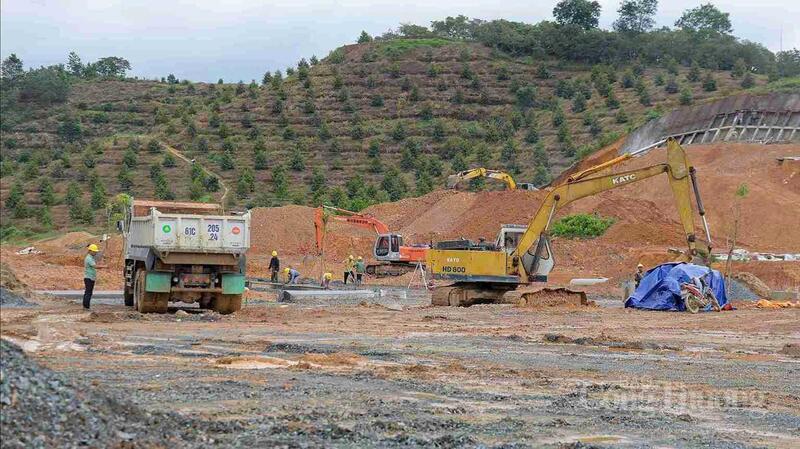 Công tác kỹ thuật giải phóng mặt bằng đang tích cực triển khai. Ảnh: Minh An