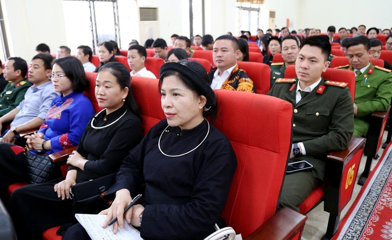 Cử tri dự hội nghị tiếp xúc cử tri tại xã xã Lộc Bình. Ảnh: langson.gov.vn