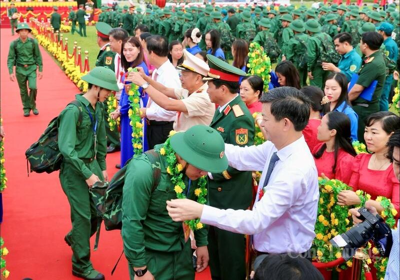 Không khí trang nghiêm và rộn ràng của ngày hội tòng quân tại Cần Thơ