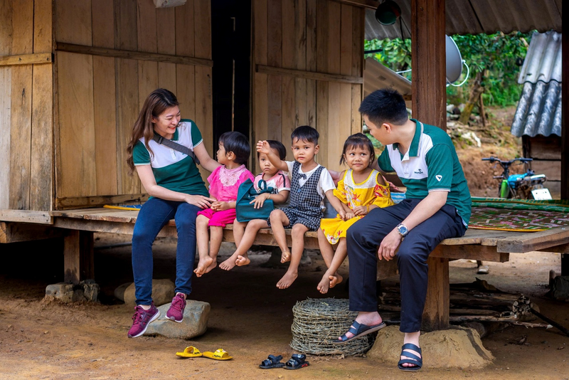 Những hoạt động thăm hỏi, hỗ trợ người dân tại các địa phương là một phần trong các chương trình an sinh xã hội của Vietcombank