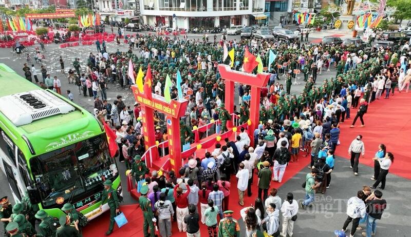 Không khí phấn khởi tại An Giang trong ngày thanh niên lên đường nhập ngũ