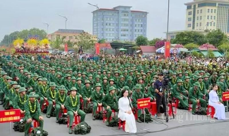 Tại Vĩnh Long, hàng nghìn thanh niên ưu tú của tỉnh đã lên đường nhập ngũ