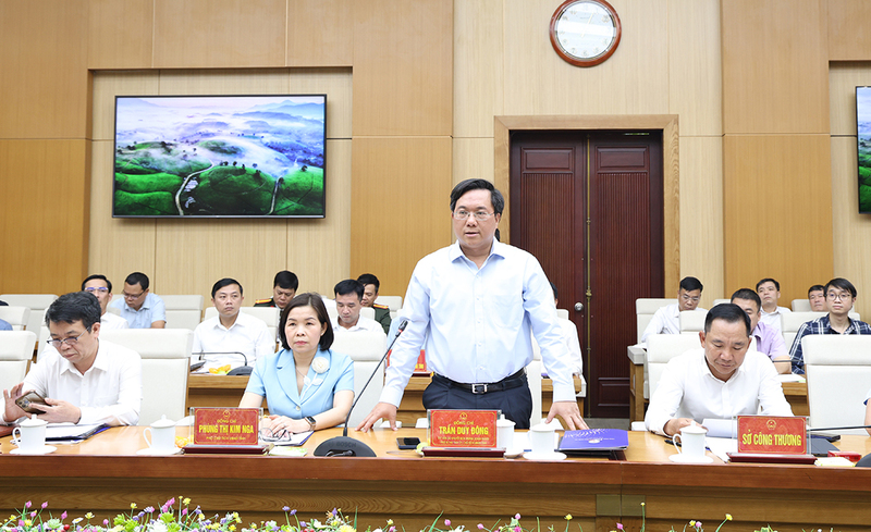 Chủ tịch UBND tỉnh Phú Thọ Trần Duy Đông phát biểu kết luận tại buổi làm việc. Ảnh: Lê Linh