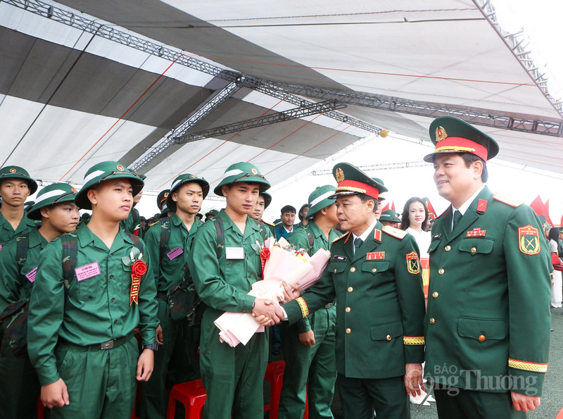Gần 1.700 tân binh Hà Tĩnh lên đường tòng quân - 4