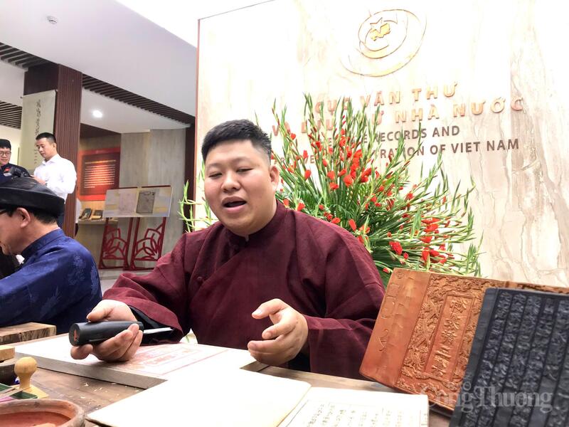 Nghệ nhân Nguyễn Công Đạt. Ảnh: Bảo Thoa