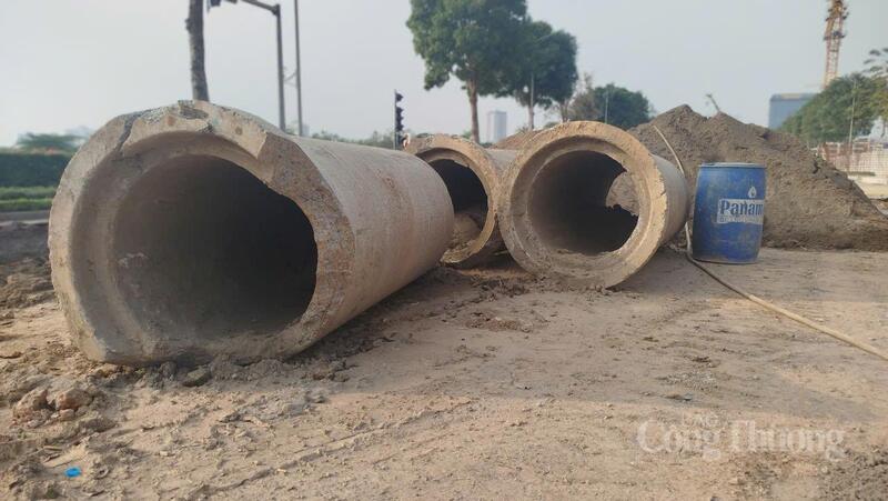 Hệ thống ống thoát nước nhỏ cũ tại đây đã được dỡ bỏ.