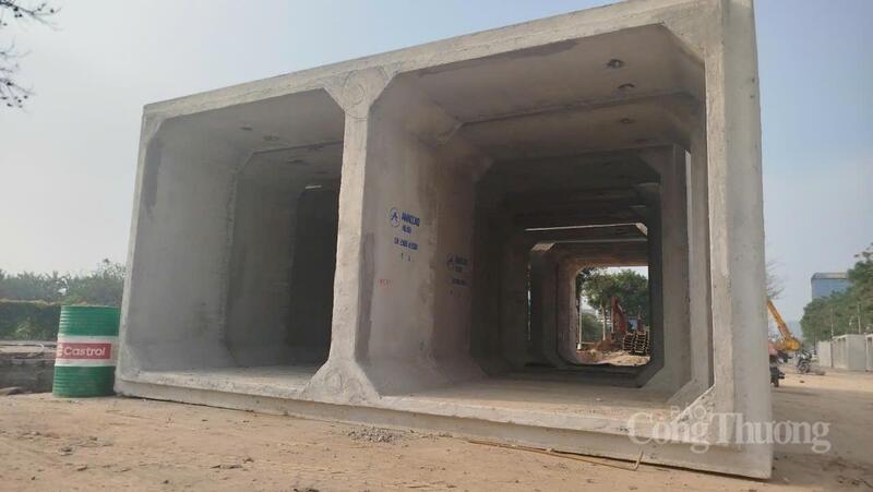 Thay vào đó là hệ thống cống hộp lớn hơn rất nhiều so với hệ thống thoát nước cũ.