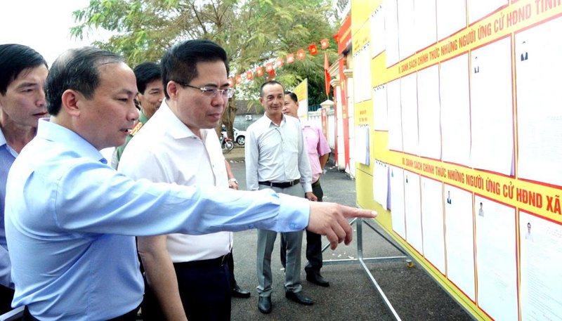 Các địa phương cần bám sát hướng dẫn, chỉ đạo của Trung ương và Ủy ban Bầu cử tỉnh để thực hiện các bước đúng quy trình, chặt chẽ, đạt yêu cầu; tuyệt đối không được chủ quan, tùy tiện rút ngắn các bước hoặc làm vội, làm gấp. Ảnh: Tuệ Lâm