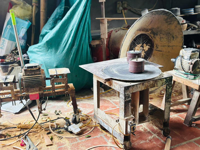 Máy móc được người dân sử dụng trong qua trình sản xuất. Ảnh: Nhật Chi