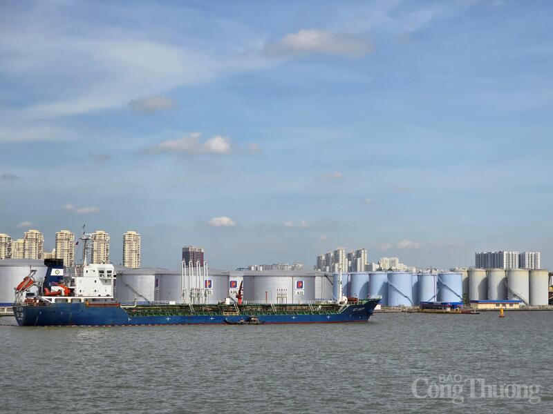 Hệ thống kho xăng, dầu, LNG của doanh nghiệp Việt Nam tại Cảng Thị Vải.