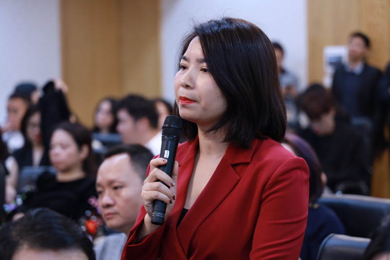 Bà Nguyễn Thị Ngọc Anh, Công ty Luật Toàn cầu ATA nêu ý kiến tại hội nghị. Ảnh: Đồng Cường
