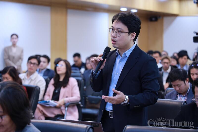 Ông Nguyễn Tuấn Linh, Công ty luật quốc tế BVMN nêu ý kiến tại hội nghị. Ảnh: Đồng Cường