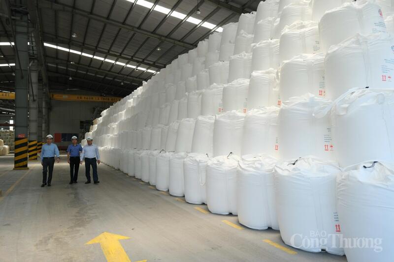 Khu vực đóng gói alumin tại Công ty Nhôm Lâm Đồng - TKV. Ảnh: Minh An