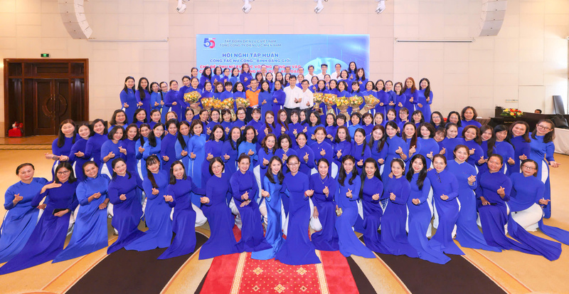 Phụ nữ EVNSPC luôn tận tâm, nỗ lực, sáng tạo vì sự phát triển bền vững. Ảnh: EVNSPC.