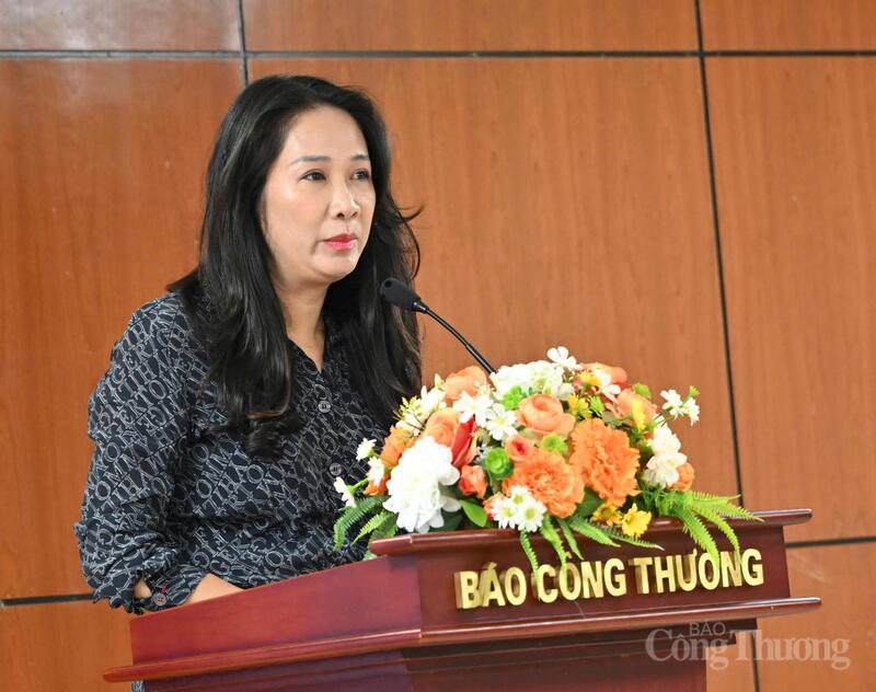 Nhà báo Phùng Thị Hồng Hà - Trưởng Phòng Thông tin kinh tế. Ảnh: Cấn Dũng