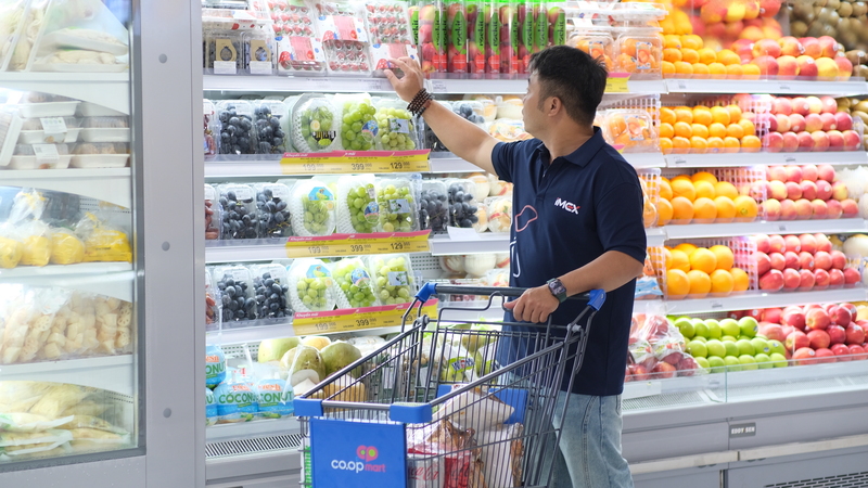 Tại các hệ thống siêu thị Saigon Co.op, nhiều sản phẩm được luân phiên giảm giá trong dịp 8/3.