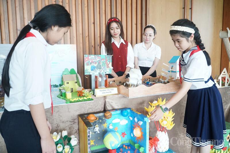 Triển lãm các sản phẩm tái chế từ rác thải của các trường học trên địa bàn TP. Đà Nẵng tại hội thảo