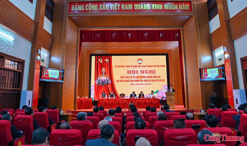 Các đại biểu tham gia hội nghị tiếp xúc cử tri với những người ứng cử đại biểu Quốc hội khóa XVI (Đơn vị bầu cử số 2) tại TP. Hải Phòng. Ảnh: Nam Nguyễn