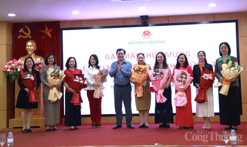 Bộ Công Thương gặp mặt chúc mừng Ngày Quốc tế phụ nữ 8/3 - 4