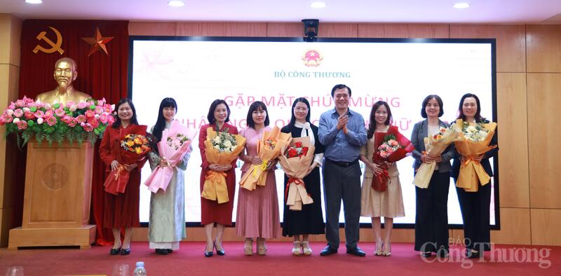 Bộ Công Thương gặp mặt chúc mừng Ngày Quốc tế phụ nữ 8/3 - 5